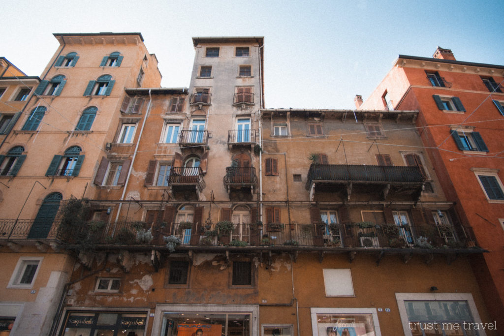Piazza_Delle_Erbe_Things_To_Do_Verona_Italy